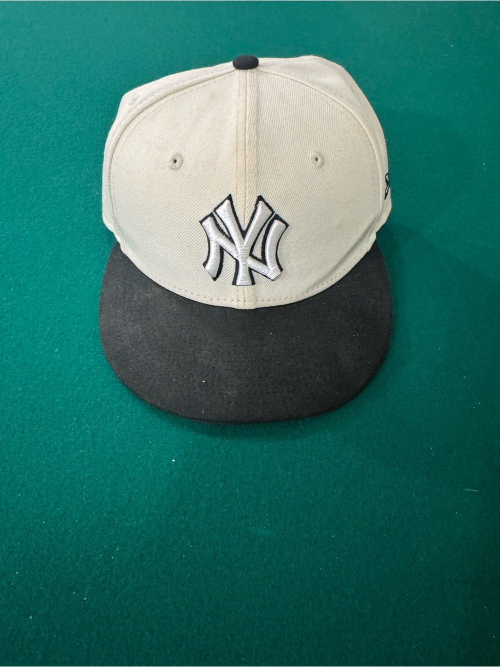 New York Yankees Two-Tone Baseball Cap - Cream and Black size 7